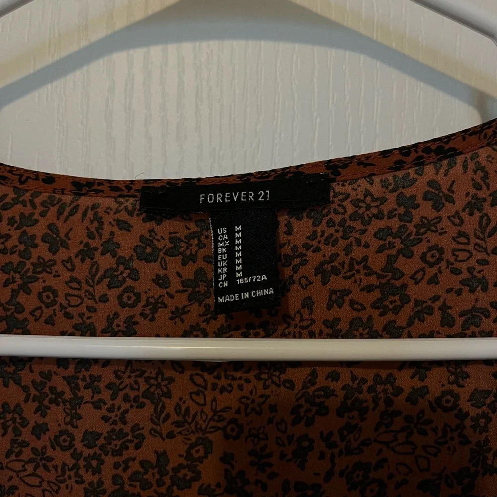 Forever 21 Long Sleeve Printed Romper. Size M - Picture 3 of 4